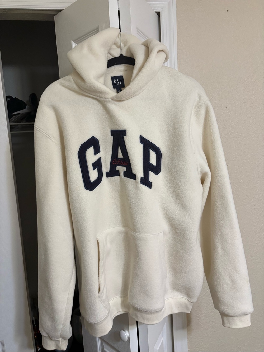 GAP Cream Crewneck Sweatshirt with Navy Appliqué